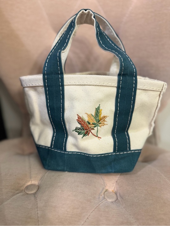 L.L. Bean Handbags - Vintage L.L. Bean Cream Mini Canvas Tote with green Trim and Embroidered Leaves